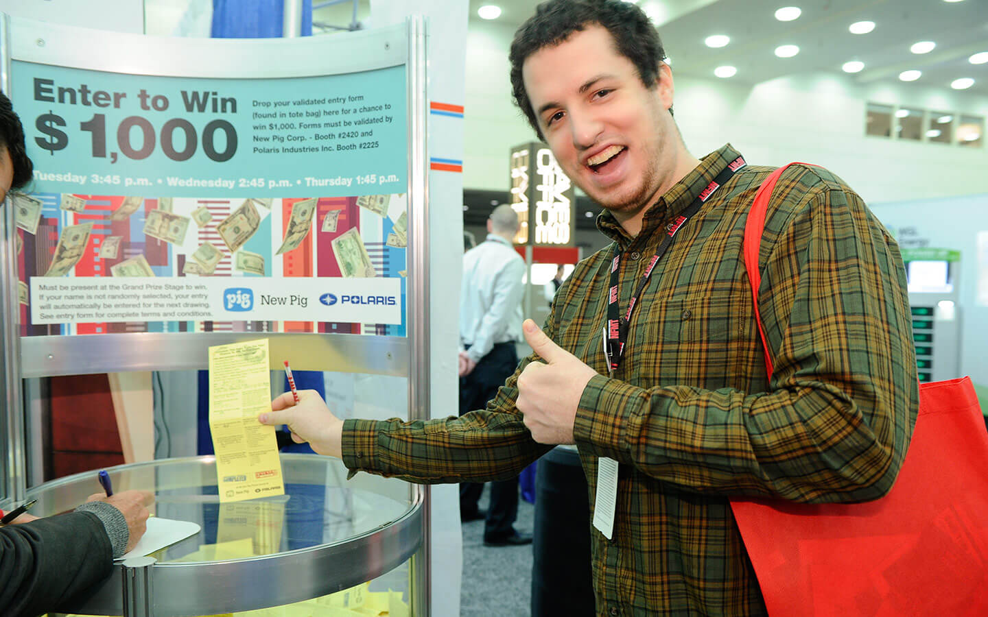 Attendee giving thumbs up as he enters daily cash drawing